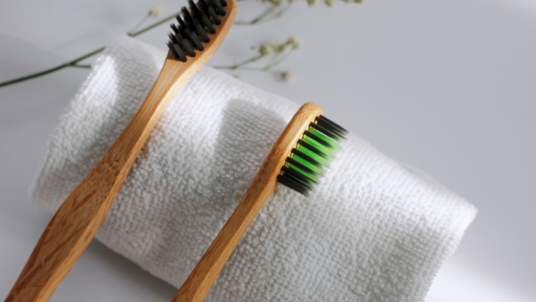 ¿Qué beneficios tiene el cepillo de dientes de bambú?