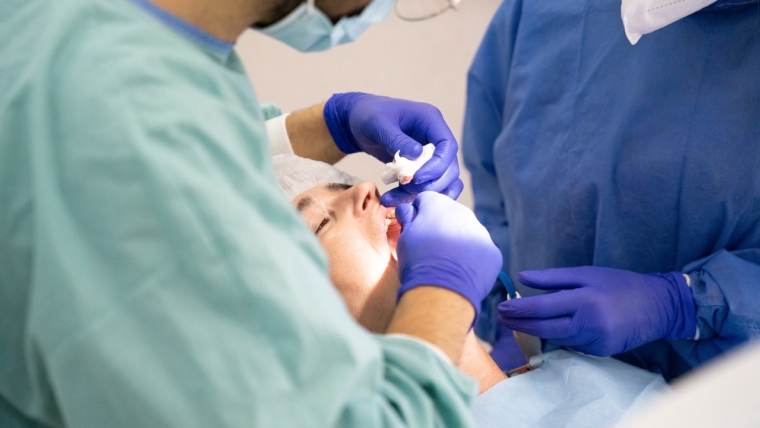 Las grietas en los dientes: Prevención, diagnóstico y tratamiento